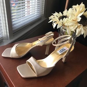 NEW w/out tags BJ gold open toe strapy heels